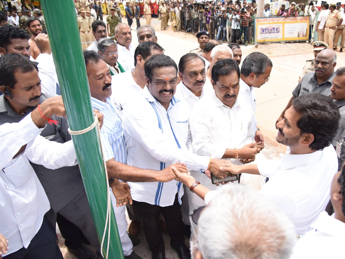 CM YS Jagan inaugurated YRCP Central Office In Tadepalli Photo Gallery - Sakshi4