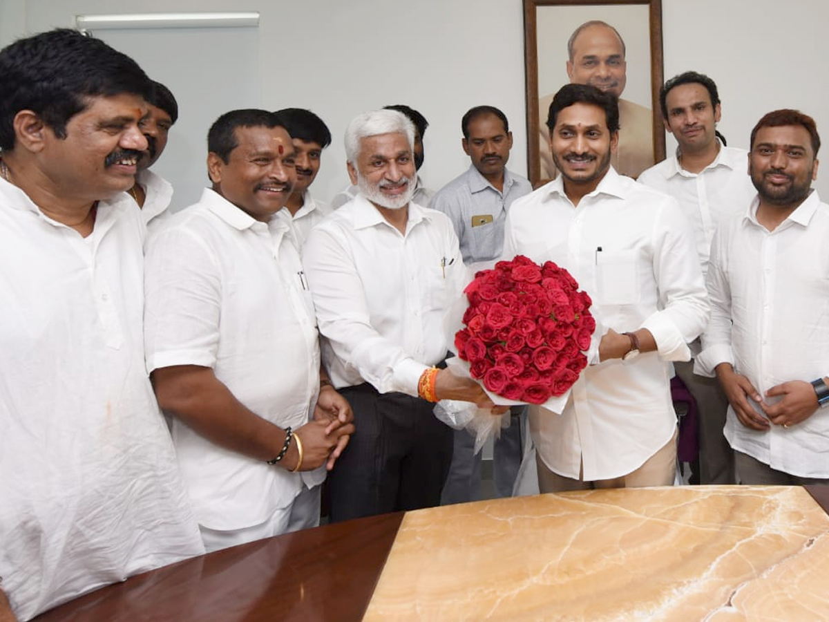 CM YS Jagan inaugurated YRCP Central Office In Tadepalli Photo Gallery - Sakshi13