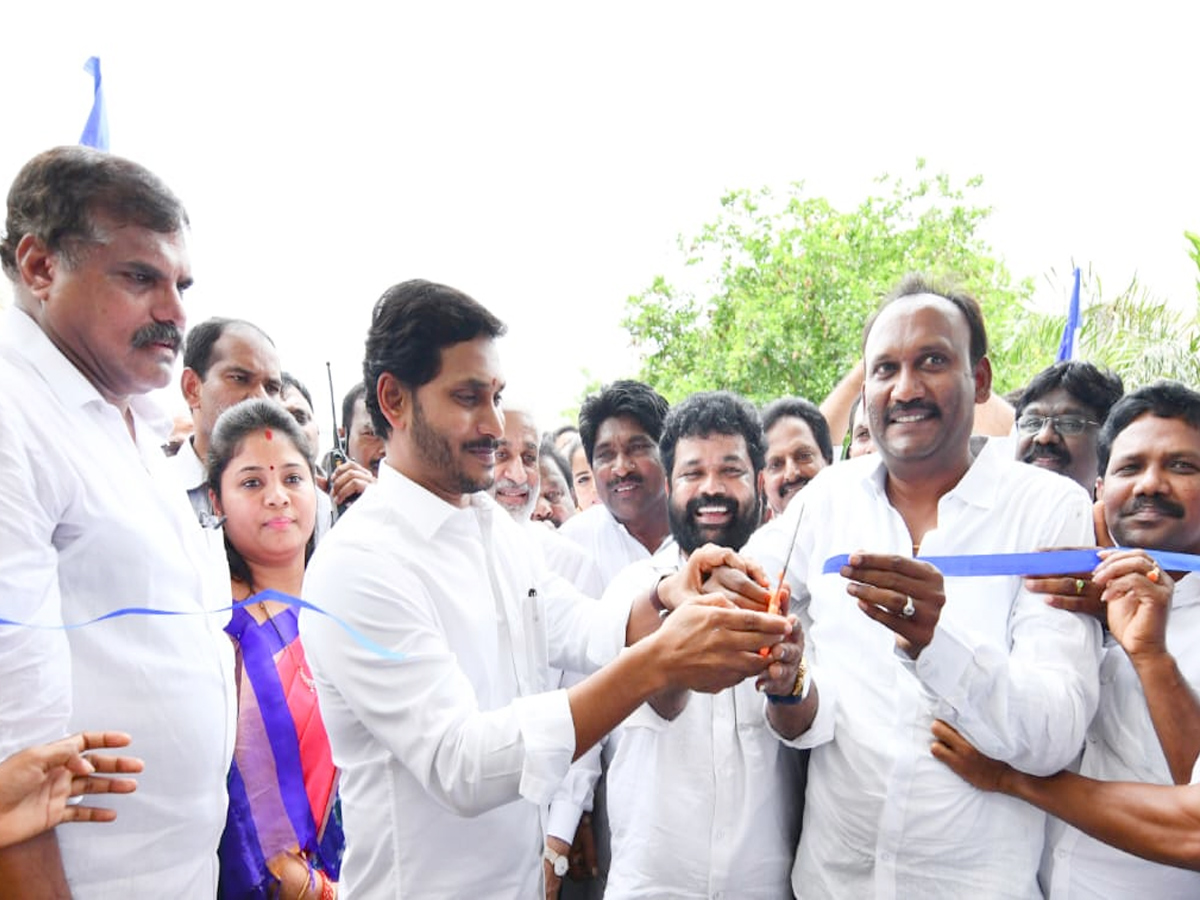 CM YS Jagan inaugurated YRCP Central Office In Tadepalli Photo Gallery - Sakshi2