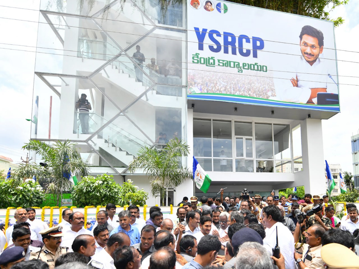 CM YS Jagan inaugurated YRCP Central Office In Tadepalli Photo Gallery - Sakshi3