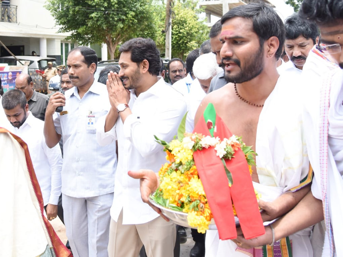 CM YS Jagan inaugurated YRCP Central Office In Tadepalli Photo Gallery - Sakshi5