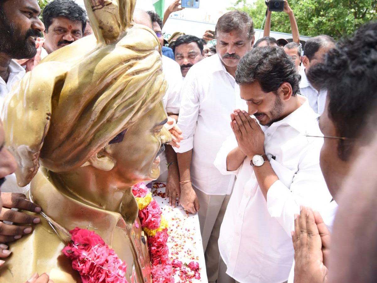 CM YS Jagan inaugurated YRCP Central Office In Tadepalli Photo Gallery - Sakshi9