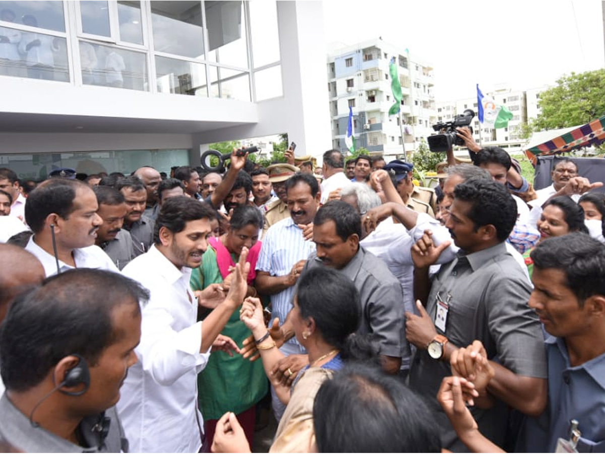 CM YS Jagan inaugurated YRCP Central Office In Tadepalli Photo Gallery - Sakshi11