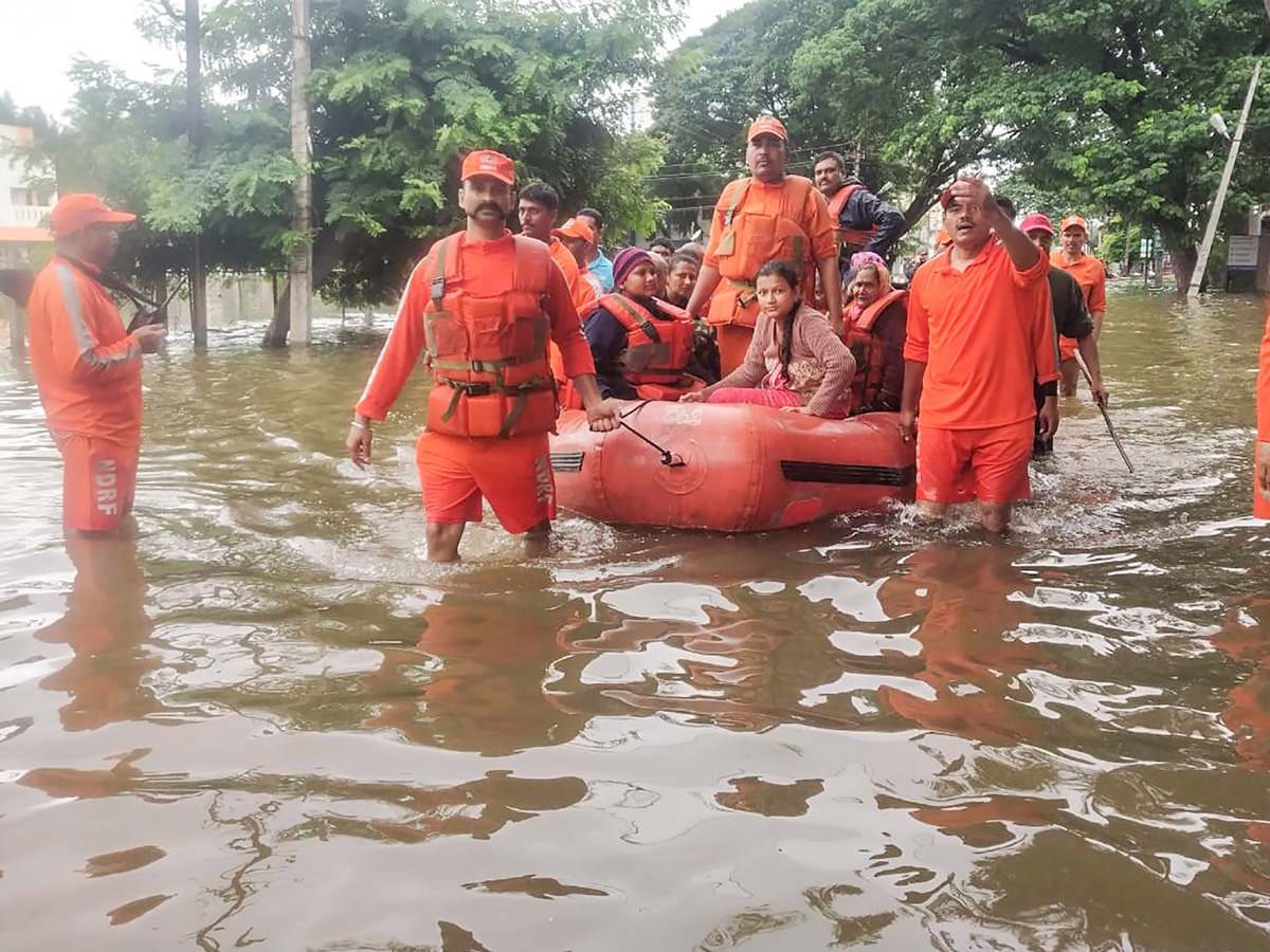 Kerala, Karnataka, tamilnadu heavy rain Photo Gallery - Sakshi10