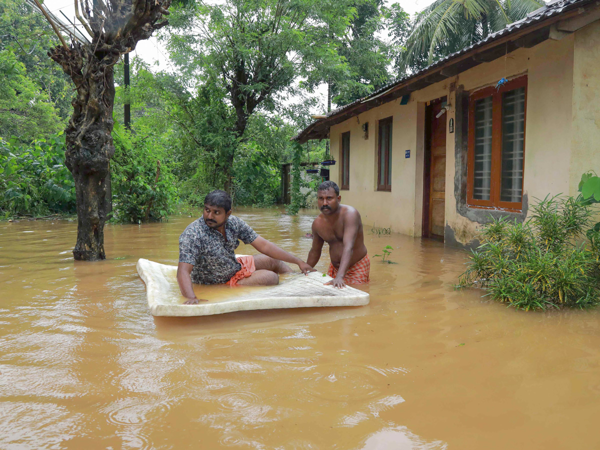 Kerala, Karnataka, tamilnadu heavy rain Photo Gallery - Sakshi11