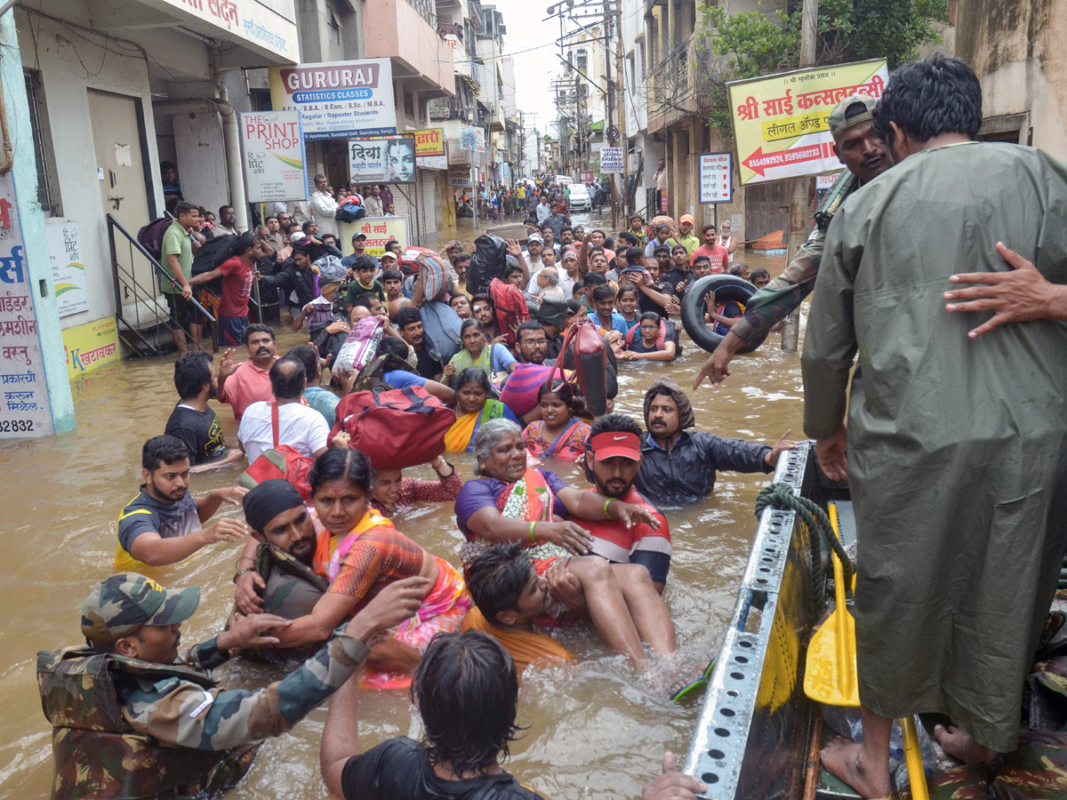 Kerala, Karnataka, tamilnadu heavy rain Photo Gallery - Sakshi4