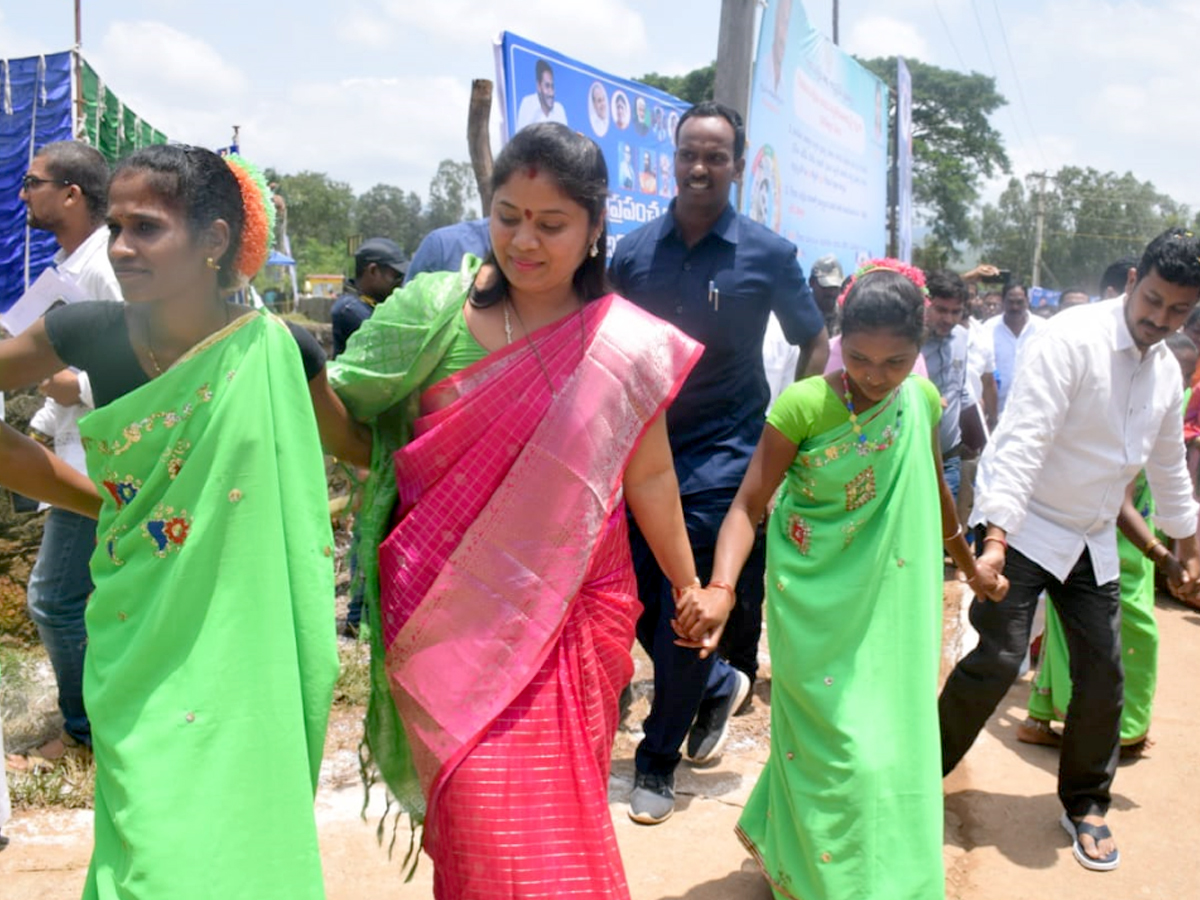 World Indigenous Peoples Day Celebrations at Vizag Photo Gallery - Sakshi10