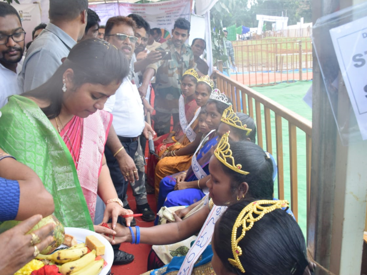 World Indigenous Peoples Day Celebrations at Vizag Photo Gallery - Sakshi8