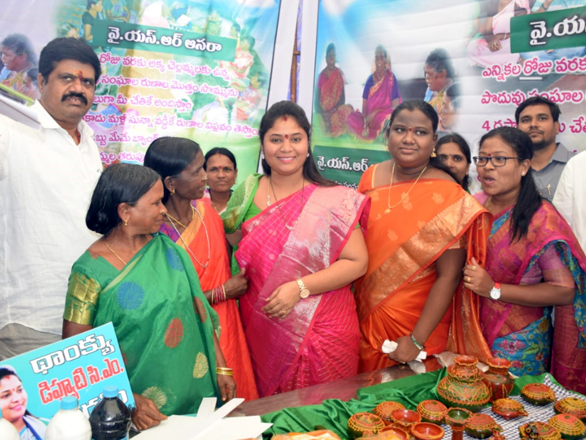 World Indigenous Peoples Day Celebrations at Vizag Photo Gallery - Sakshi9