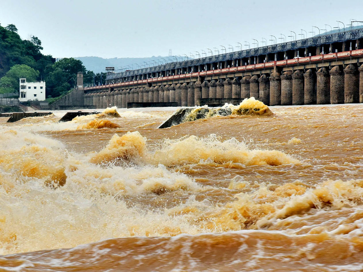 Record Level Flood Water Reaches Prakasam Barrage Photo Gallery - Sakshi1