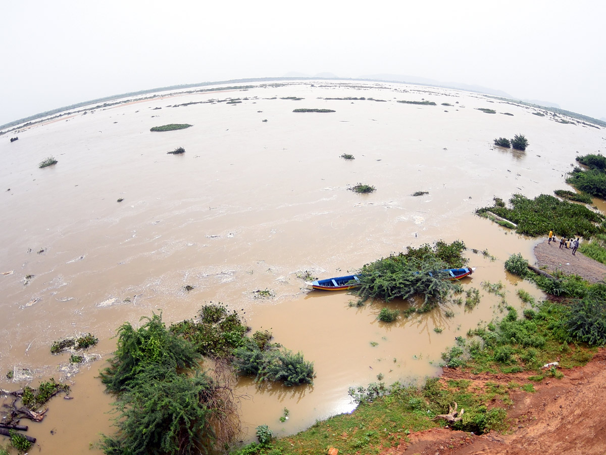 Record Level Flood Water Reaches Prakasam Barrage Photo Gallery - Sakshi10