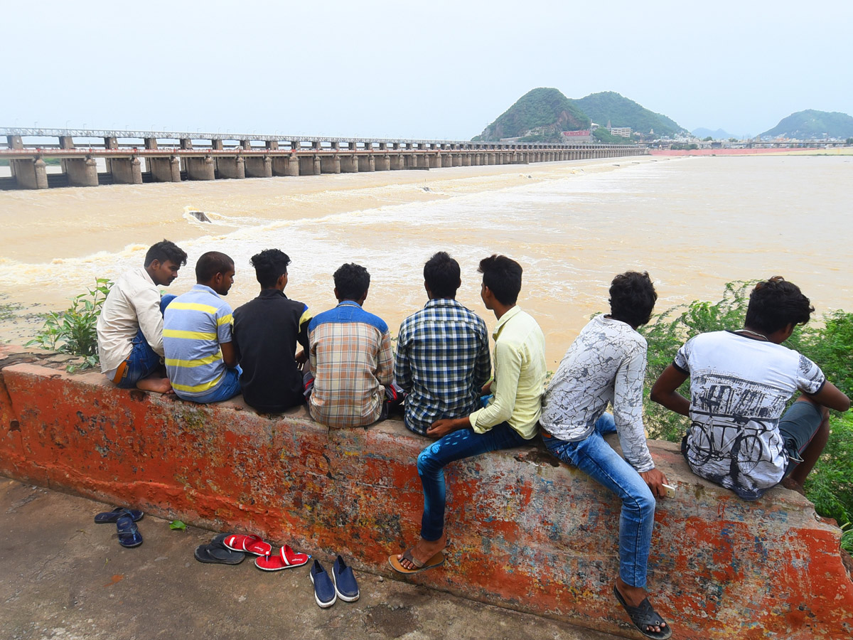 Record Level Flood Water Reaches Prakasam Barrage Photo Gallery - Sakshi14