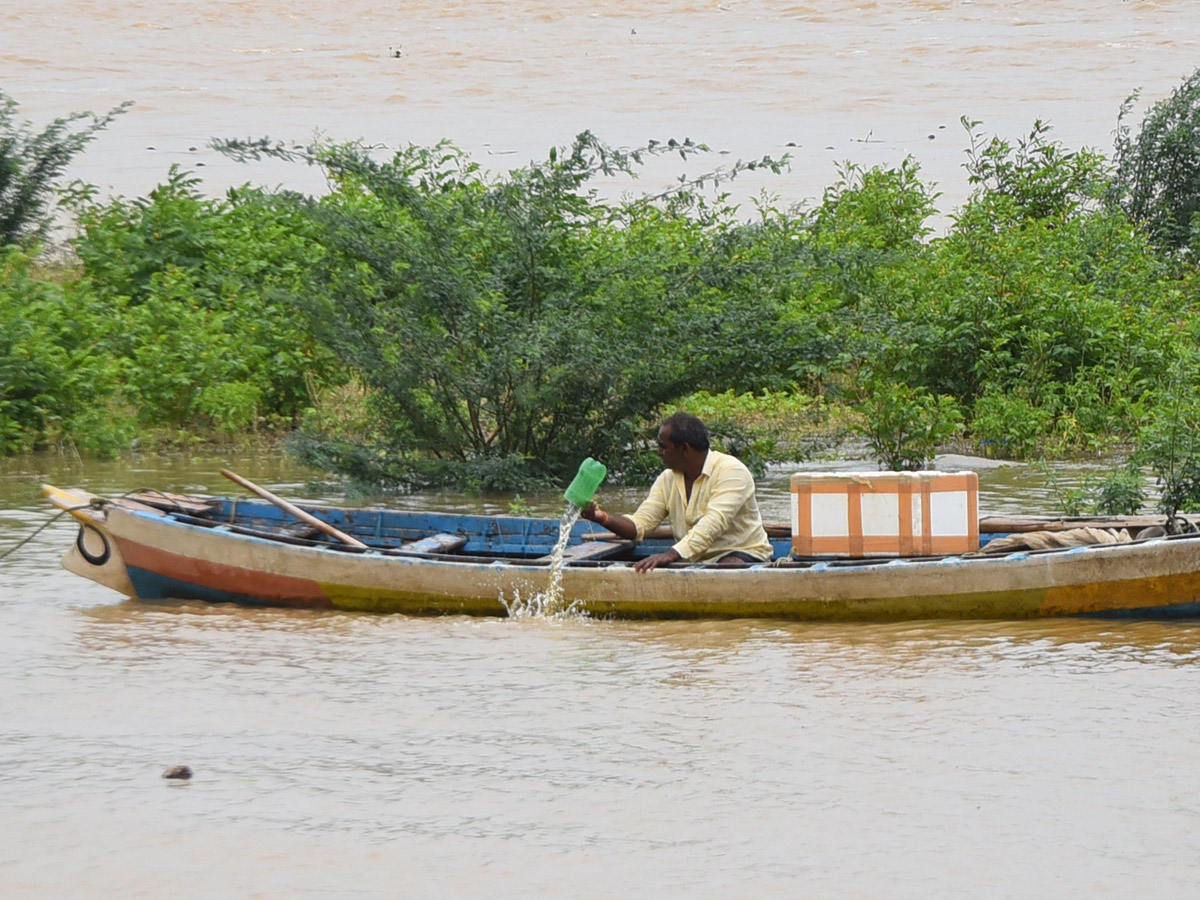 Record Level Flood Water Reaches Prakasam Barrage Photo Gallery - Sakshi26