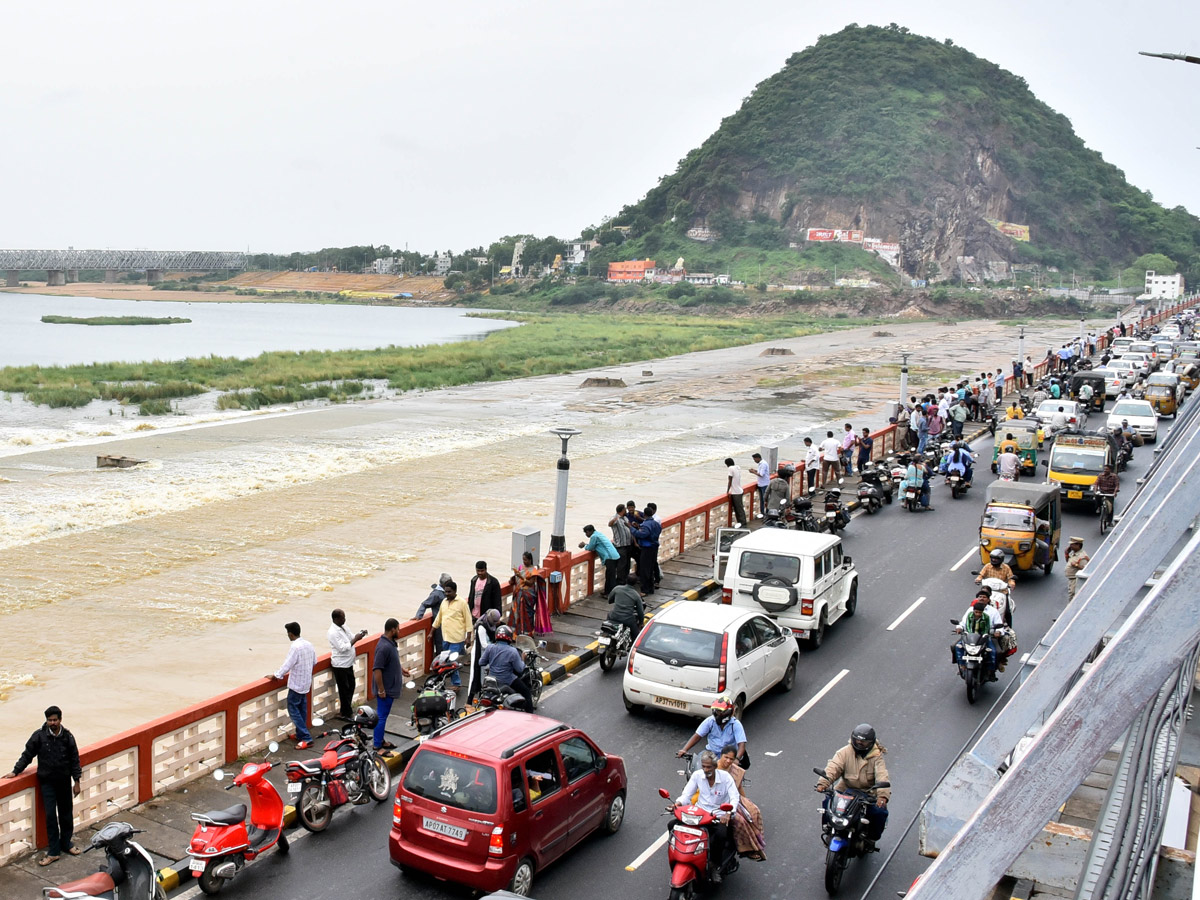 Record Level Flood Water Reaches Prakasam Barrage Photo Gallery - Sakshi27