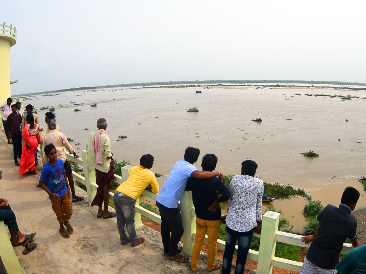 Record Level Flood Water Reaches Prakasam Barrage Photo Gallery - Sakshi29