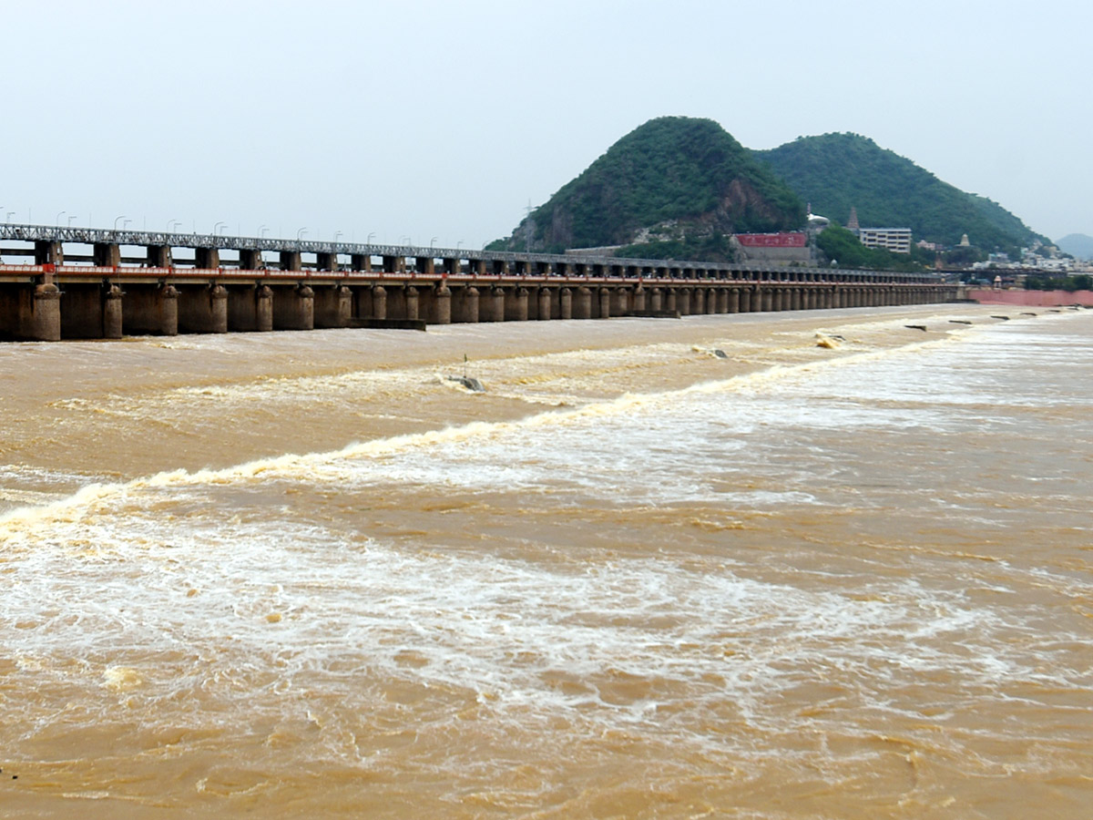 Record Level Flood Water Reaches Prakasam Barrage Photo Gallery - Sakshi3