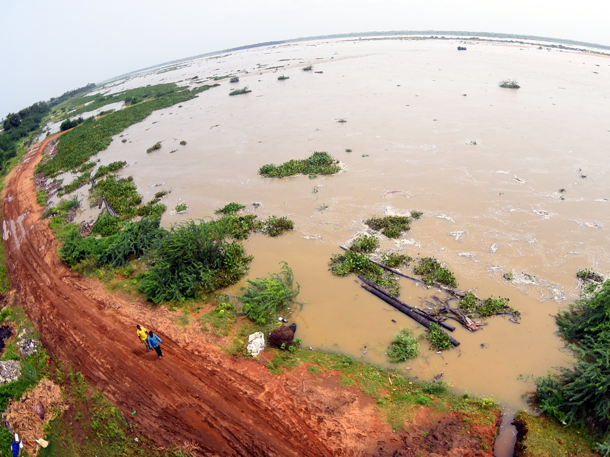 Record Level Flood Water Reaches Prakasam Barrage Photo Gallery - Sakshi30