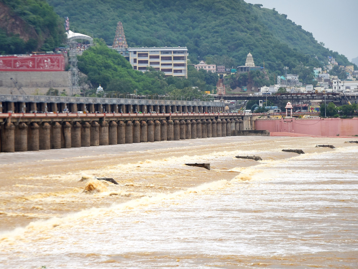 Record Level Flood Water Reaches Prakasam Barrage Photo Gallery - Sakshi31