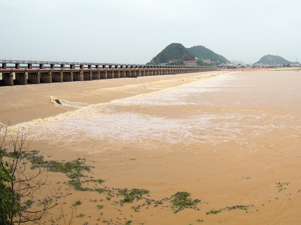 Record Level Flood Water Reaches Prakasam Barrage Photo Gallery - Sakshi32