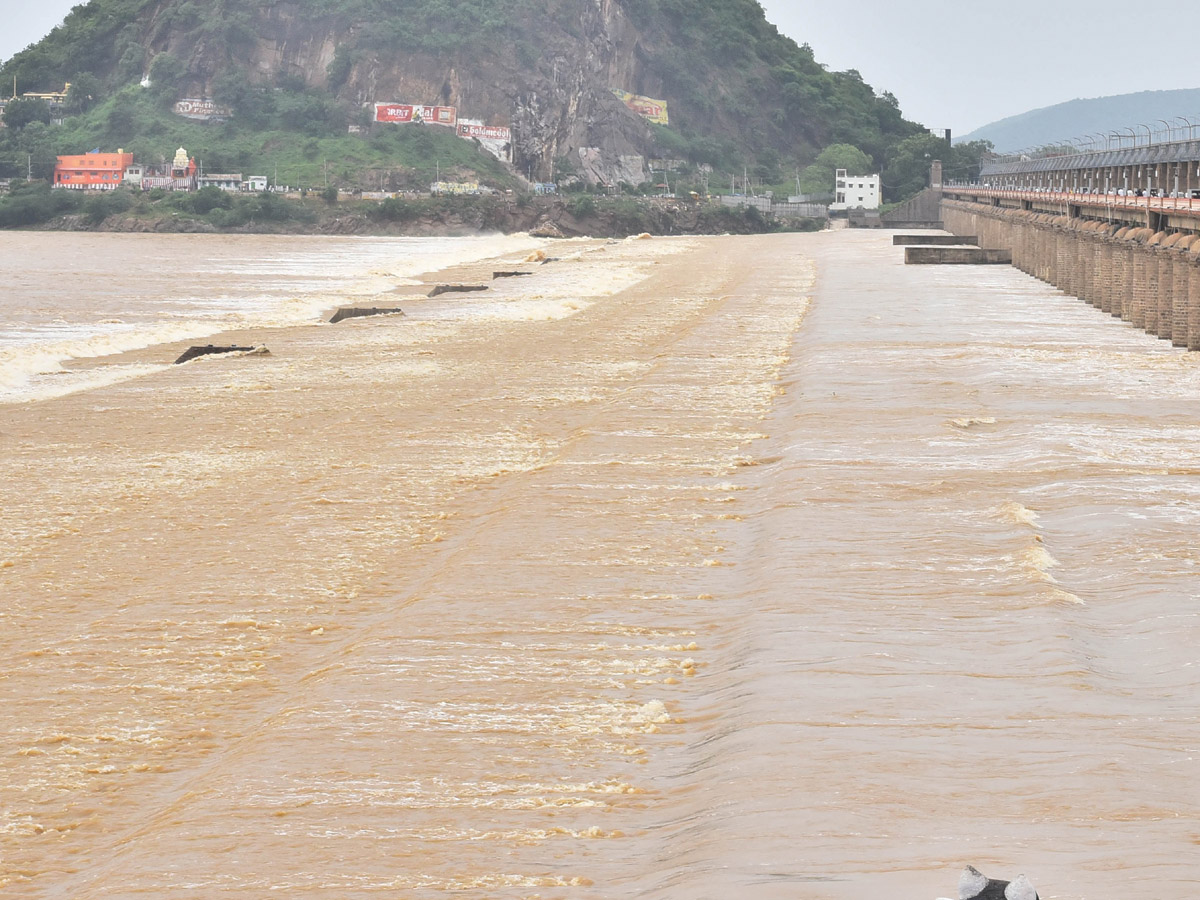 Record Level Flood Water Reaches Prakasam Barrage Photo Gallery - Sakshi4