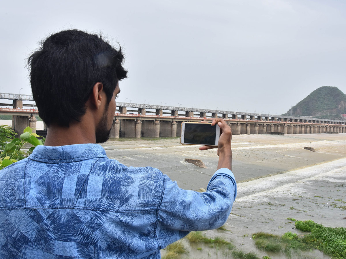 Record Level Flood Water Reaches Prakasam Barrage Photo Gallery - Sakshi6