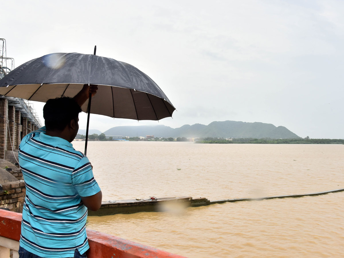 Record Level Flood Water Reaches Prakasam Barrage Photo Gallery - Sakshi7