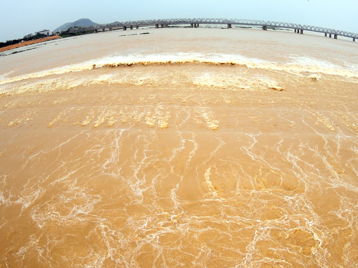 Record Level Flood Water Reaches Prakasam Barrage Photo Gallery - Sakshi9