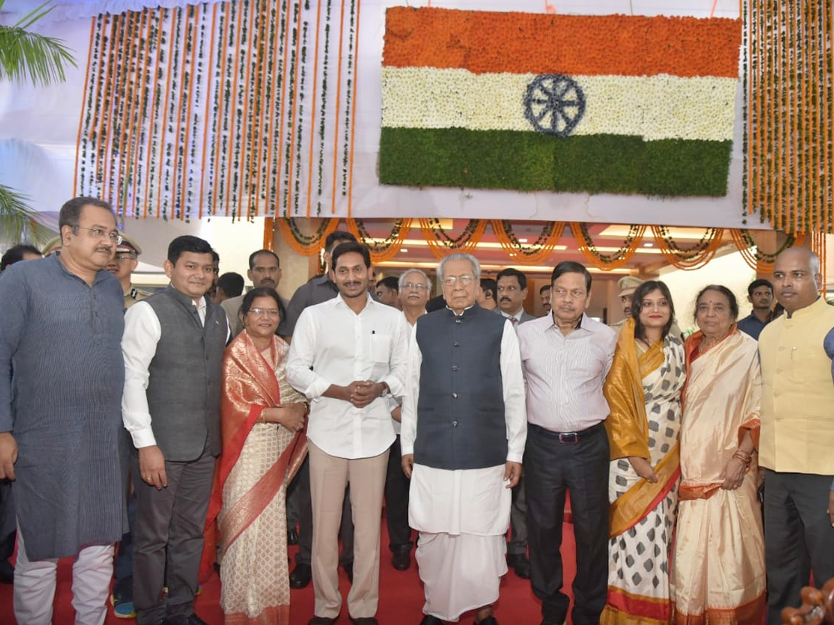 CM YS Jagan Attend AT Home Function Of Governor Harichandan Photo Gallery - Sakshi2