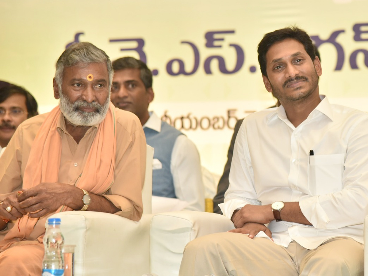 CM YS Jagan Mohan Reddy Starts Village Volunteer System Photo Gallery - Sakshi2