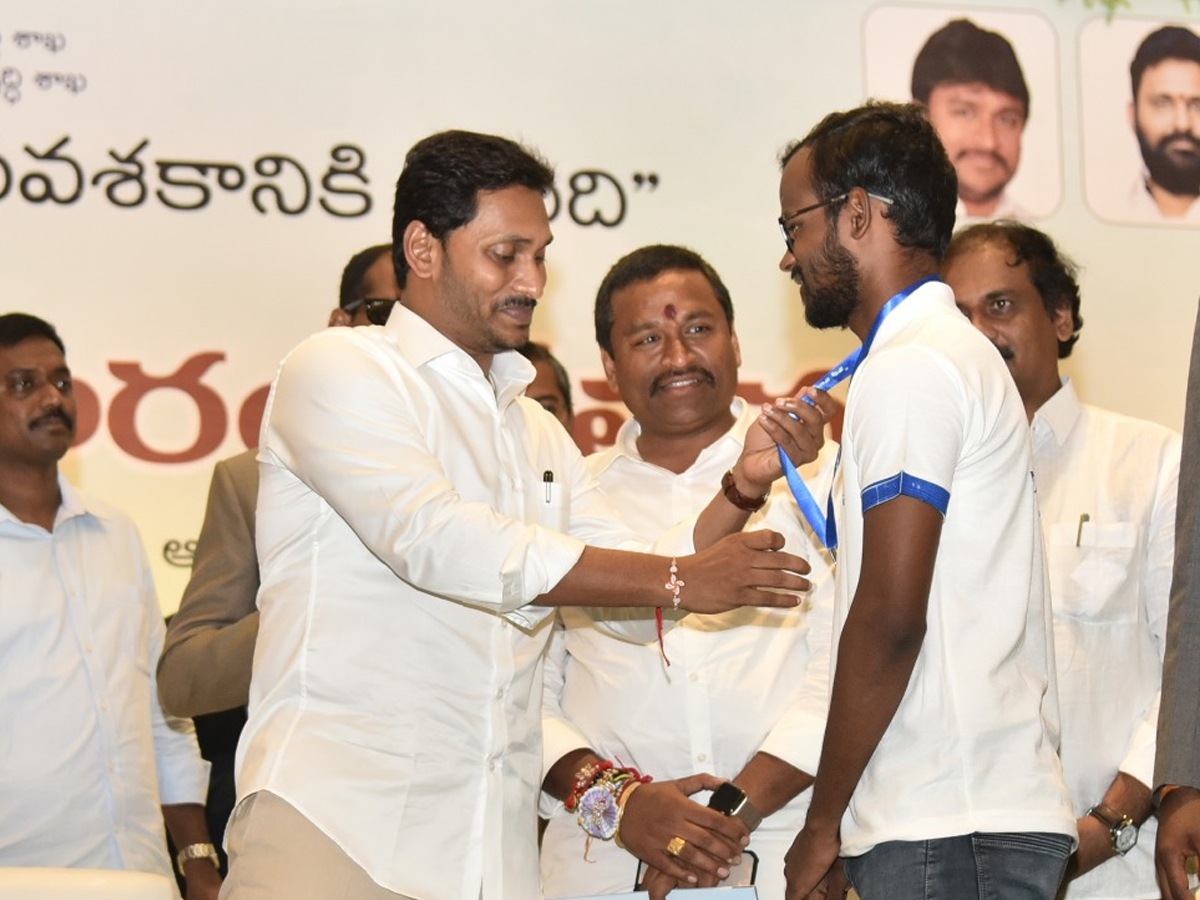 CM YS Jagan Mohan Reddy Starts Village Volunteer System Photo Gallery - Sakshi4