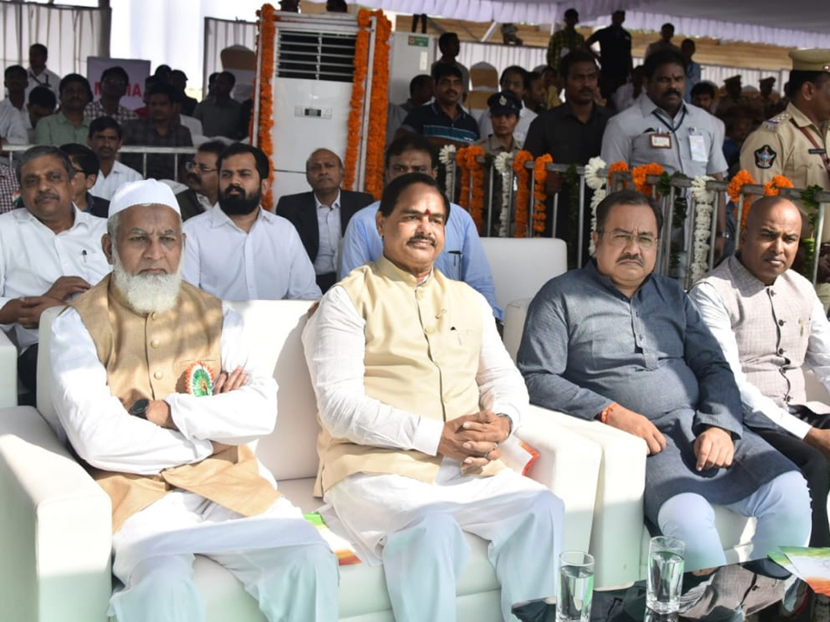 CM YS Jagan hoists national flag at Indira Gandhi stadium Photo Gallery - Sakshi26