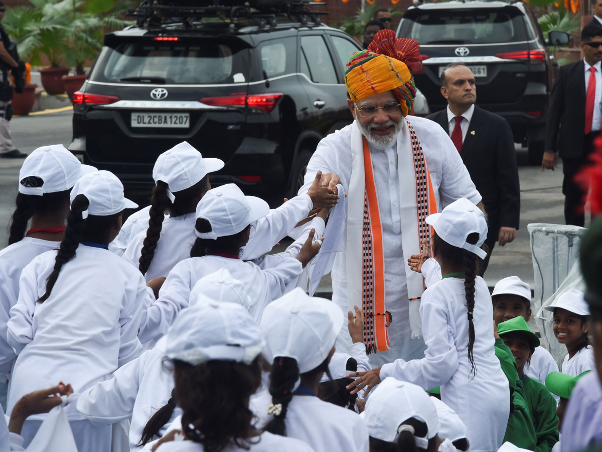 PM Narendra Modi Flag Hoisting Red Rort New Delhi Photo Gallery - Sakshi10