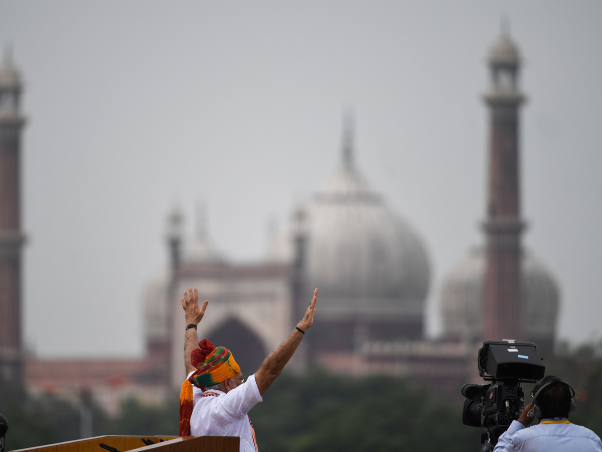 PM Narendra Modi Flag Hoisting Red Rort New Delhi Photo Gallery - Sakshi12