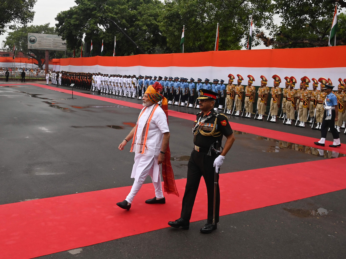 PM Narendra Modi Flag Hoisting Red Rort New Delhi Photo Gallery - Sakshi14