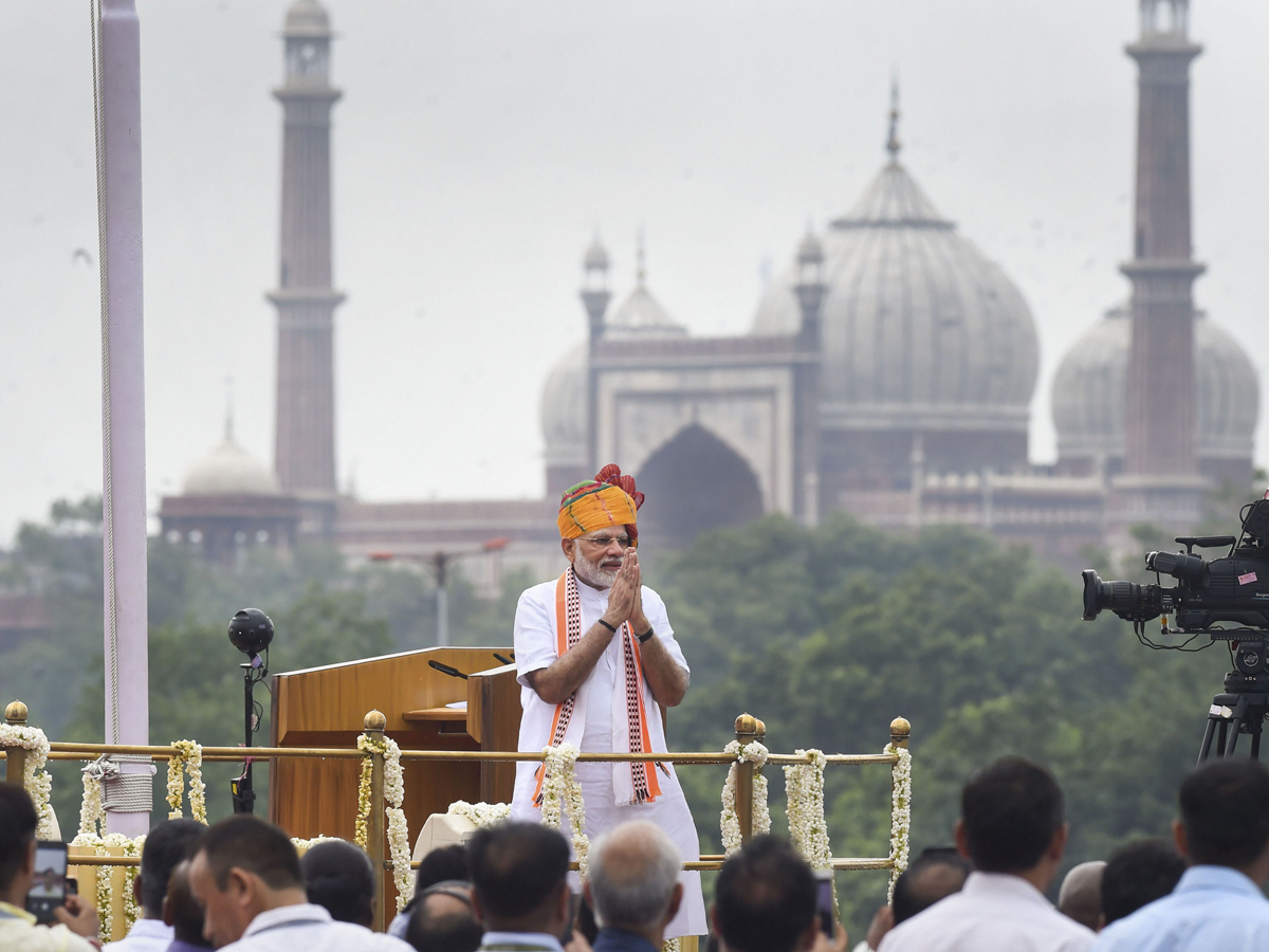 PM Narendra Modi Flag Hoisting Red Rort New Delhi Photo Gallery - Sakshi24