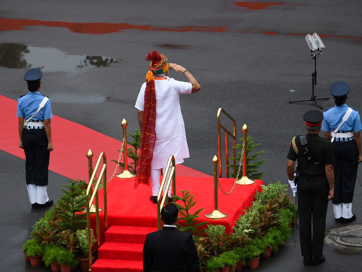 PM Narendra Modi Flag Hoisting Red Rort New Delhi Photo Gallery - Sakshi4