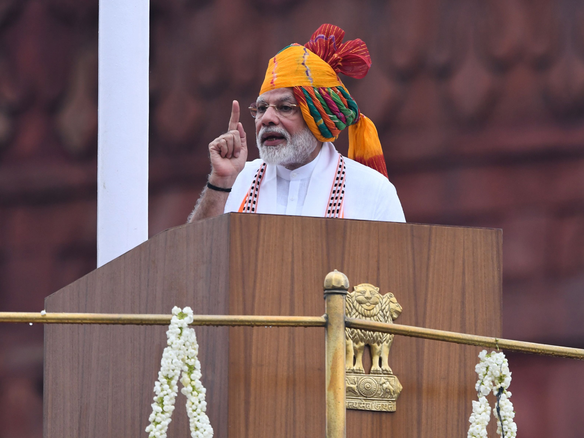 PM Narendra Modi Flag Hoisting Red Rort New Delhi Photo Gallery - Sakshi6