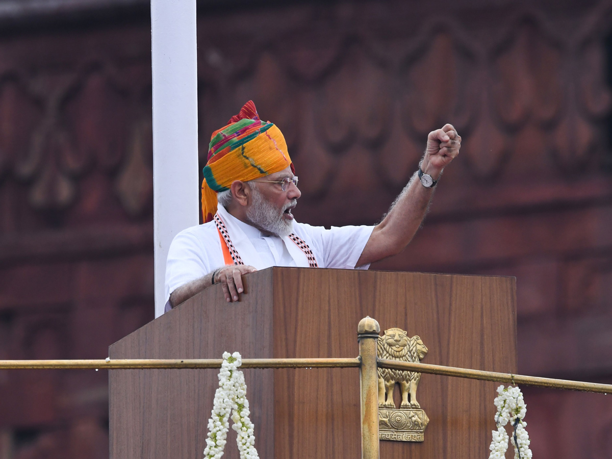 PM Narendra Modi Flag Hoisting Red Rort New Delhi Photo Gallery - Sakshi9