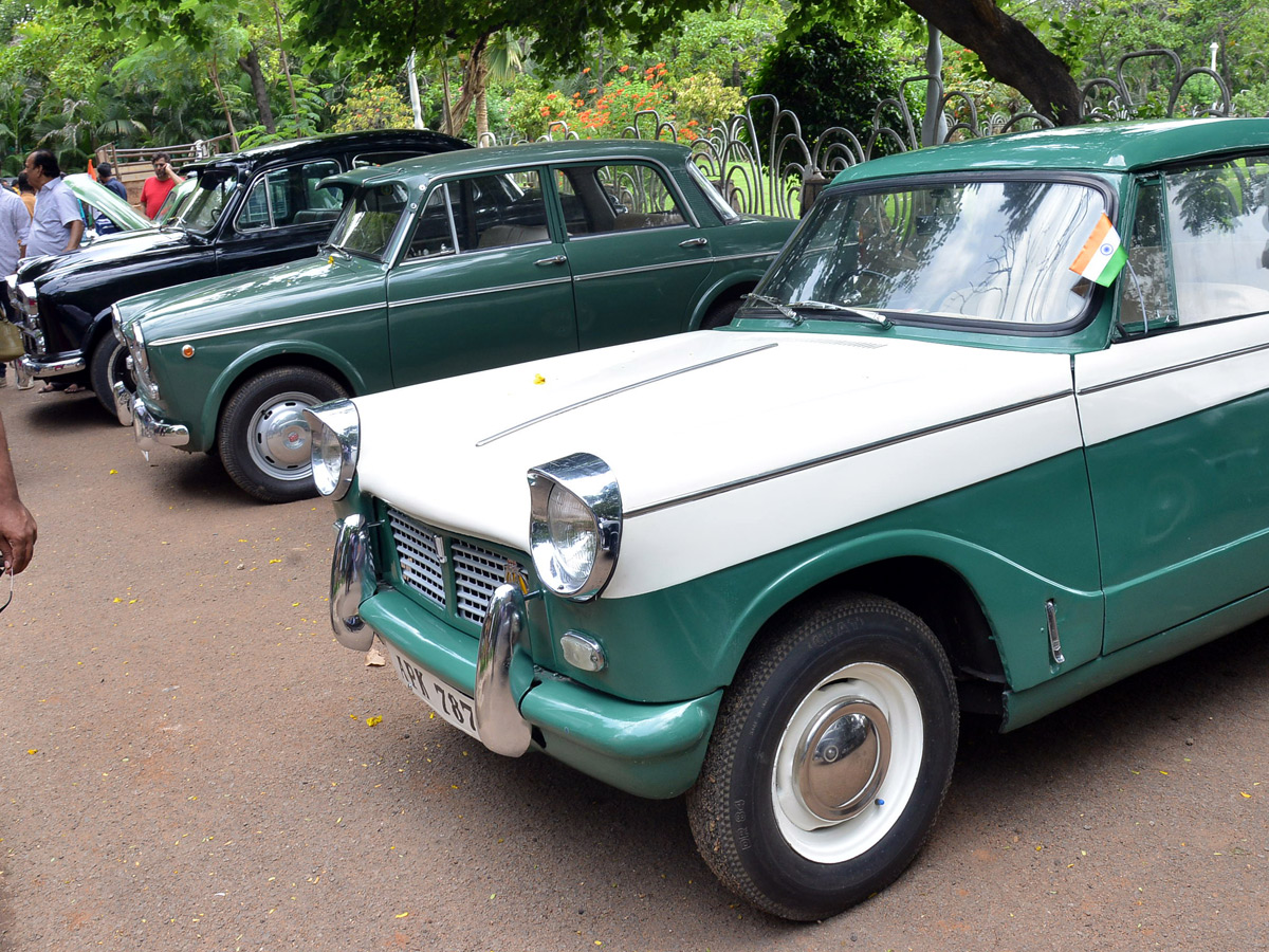 Vintage Car Exhibition at Lumbini Park Photo Gallery - Sakshi22