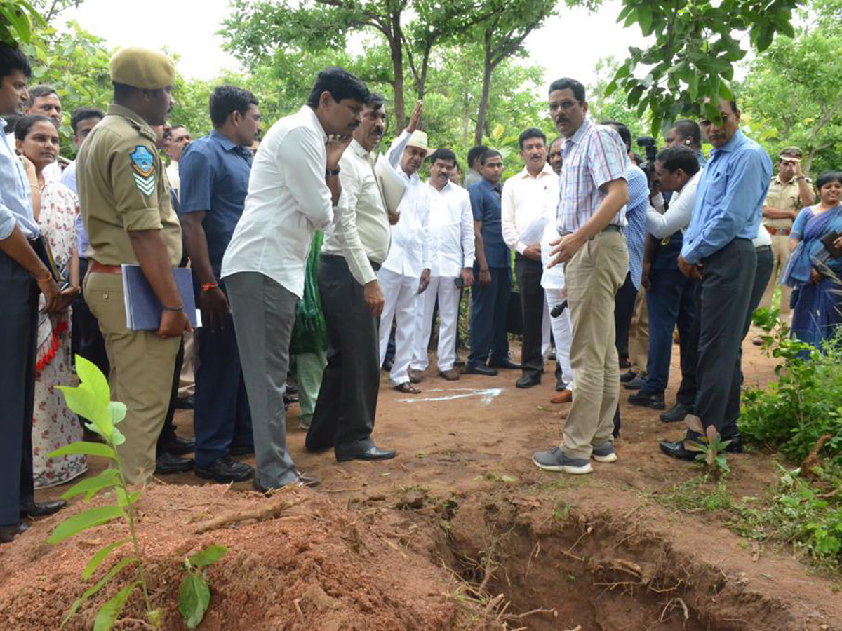 KCR Visits Komatibanda And Gave Directions To Collectors Photo Gallery - Sakshi14