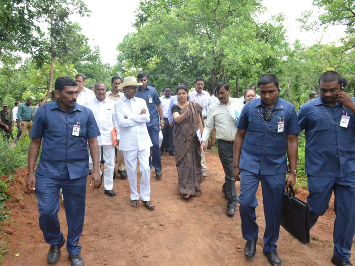 KCR Visits Komatibanda And Gave Directions To Collectors Photo Gallery - Sakshi15