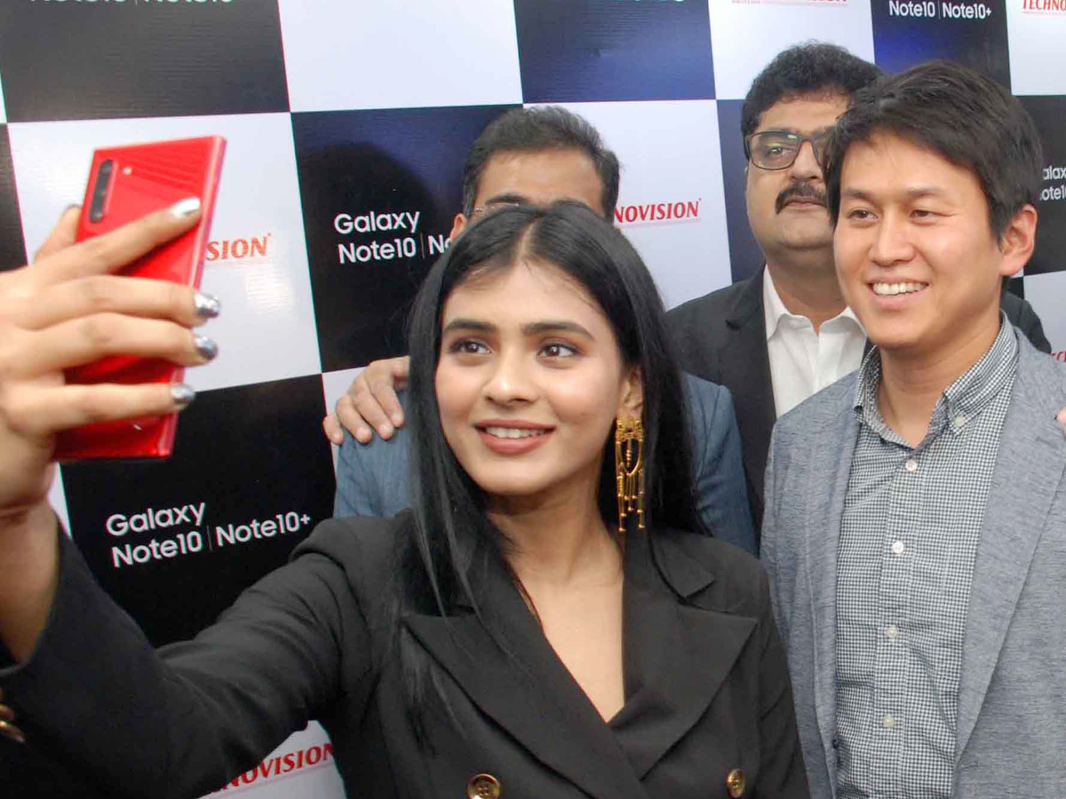  Hebah Patel Launches Samsung Galaxy Note 10 at Technovision Mobile Store Photo Gallery - Sakshi1