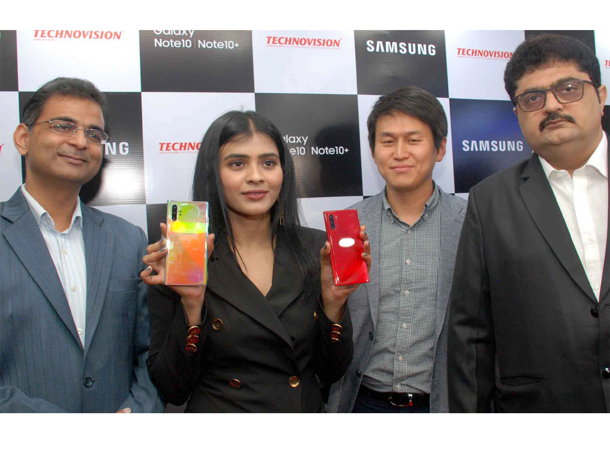  Hebah Patel Launches Samsung Galaxy Note 10 at Technovision Mobile Store Photo Gallery - Sakshi2