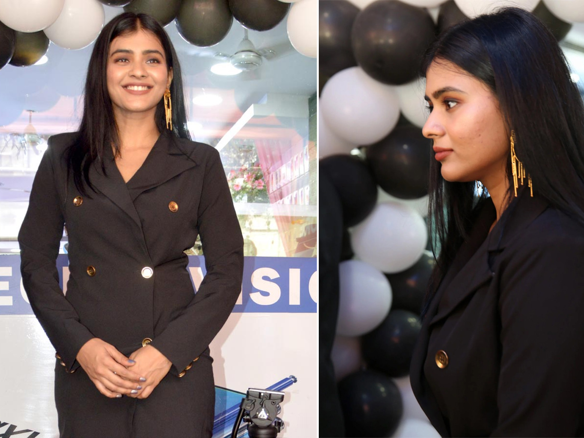  Hebah Patel Launches Samsung Galaxy Note 10 at Technovision Mobile Store Photo Gallery - Sakshi6