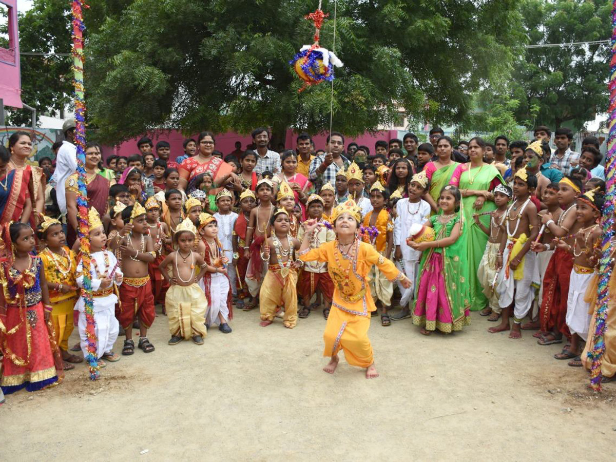 krishnashtami festival celebrations Photo Gallery - Sakshi1