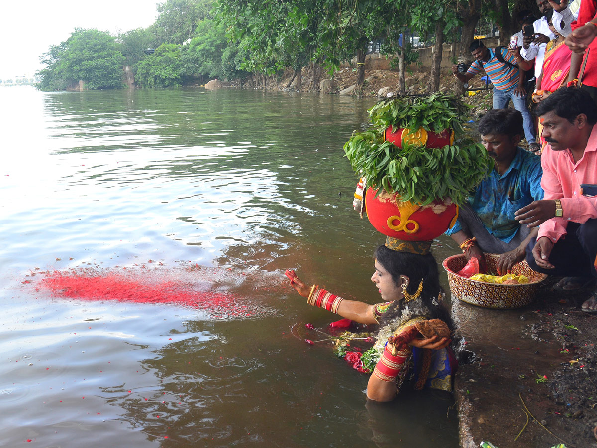 Ganga Teppotsavam Tankbund Photo Gallery - Sakshi3