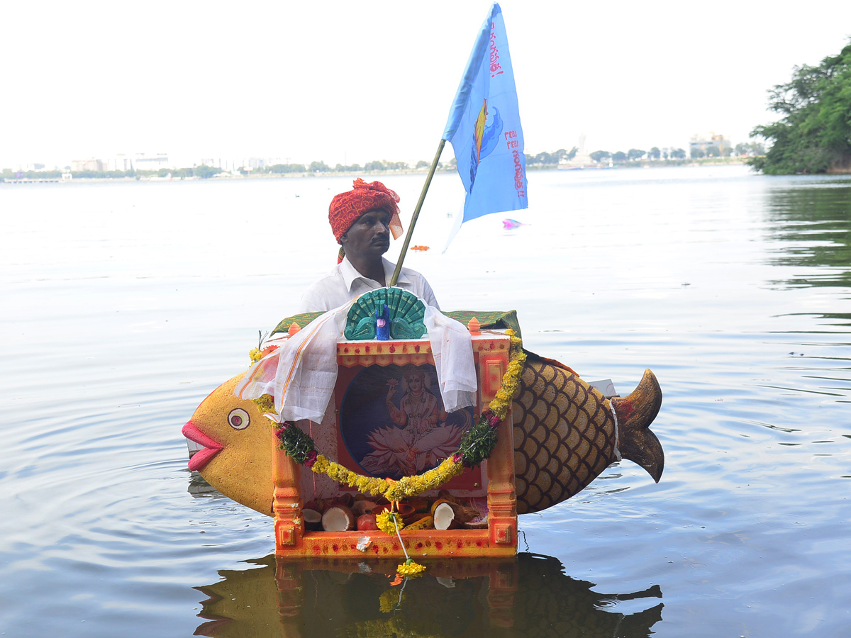 Ganga Teppotsavam Tankbund Photo Gallery - Sakshi4