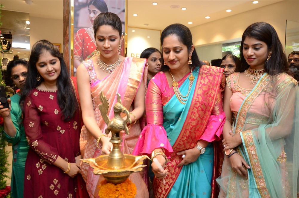 Designer Swaroopa Reddy Butique Open at Banjarahills Photo Gallery - Sakshi2