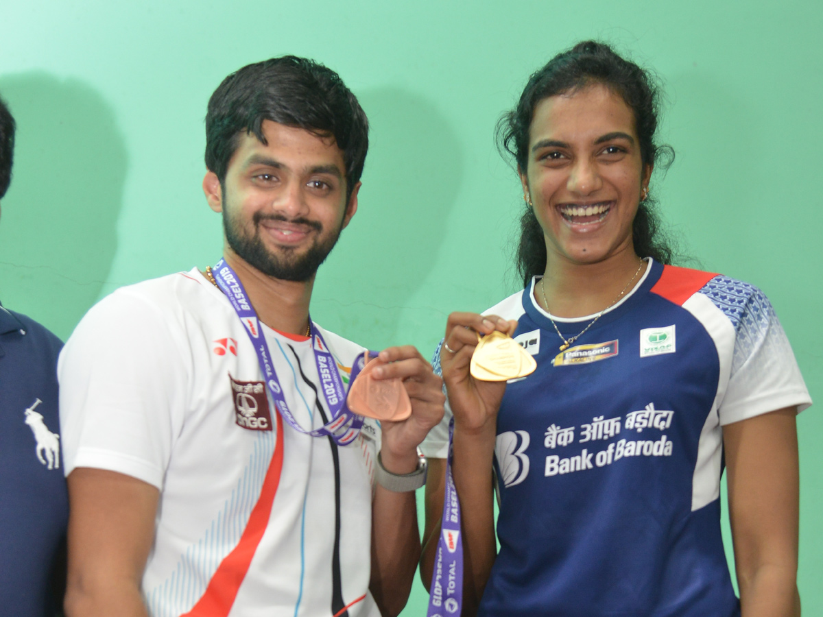 PV Sindhu With Pullela Gopichand Press Meet Photo Gallery - Sakshi5