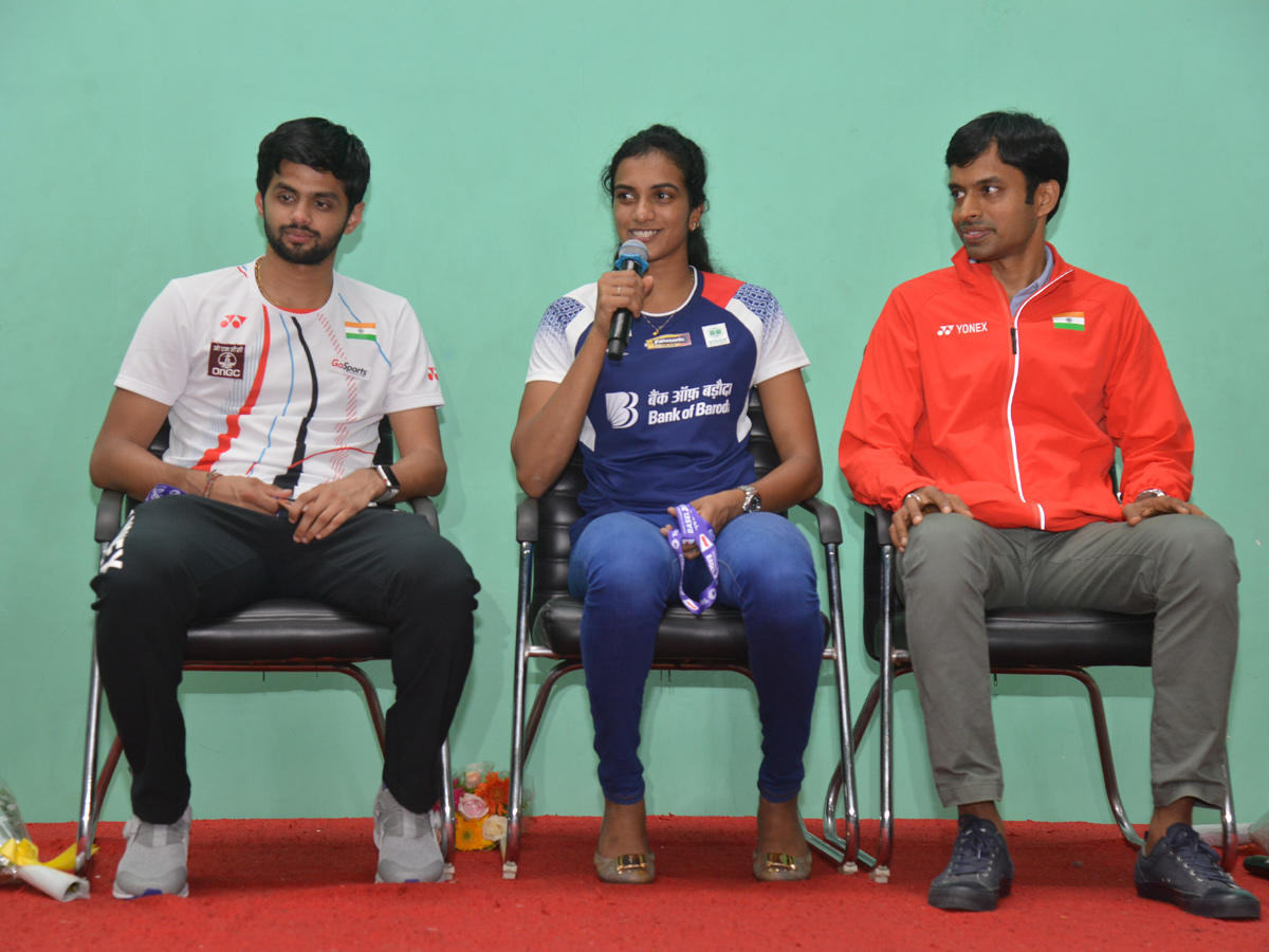 PV Sindhu With Pullela Gopichand Press Meet Photo Gallery - Sakshi7